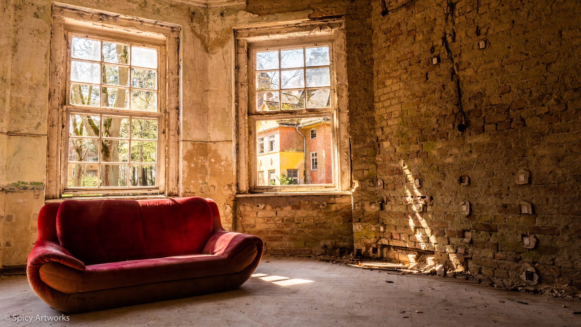 Rotes Sofa neu.jpg